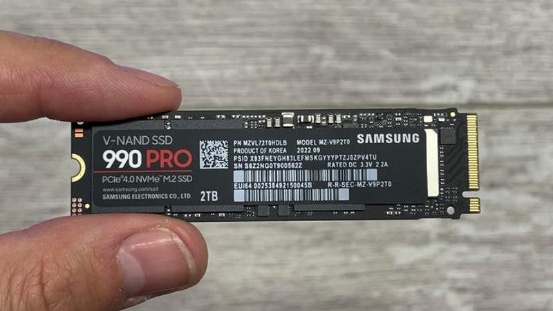 新品　未開封　SAMSUNG 990PRO 2TB Samsung 990 PRO 2TB SSD (MZ-V9P2T0B/AM) | PCie 4.0 NVMe SSD