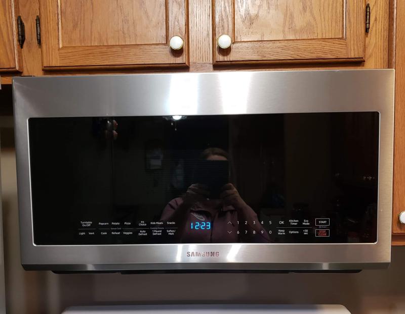 Samsung ME21M706BAG/AA 2.1 cu. ft. OvertheRange Microwave Black