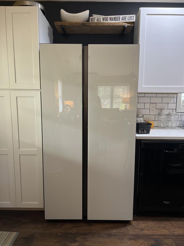 RS23CB760012AA in White Glass by Samsung in Schenectady, NY - Bespoke  Counter Depth Side-by-Side 23 cu. ft. Refrigerator with Beverage Center™ in  White Glass