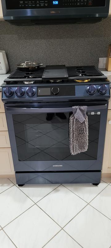 NX60CB831512AA by Samsung - Bespoke 6.0 cu. ft. Smart Slide-in Gas Range  with Air Fry & Convection in White Glass