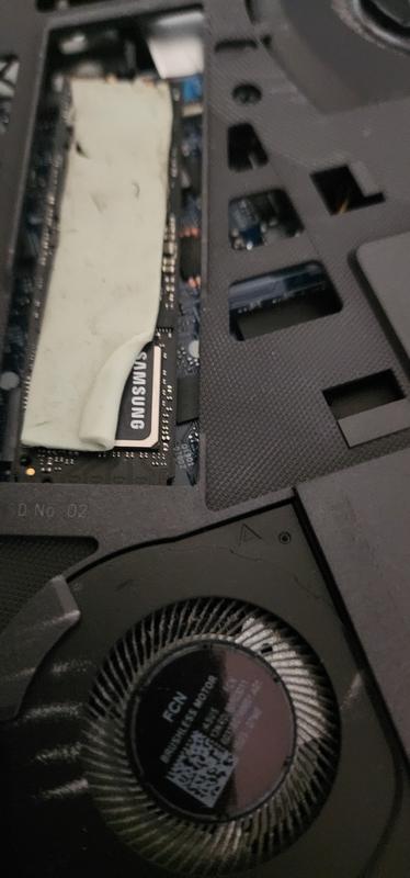 Just a simple thermal pad keep this drive  at an acceptable temp while running Adobe premiere.