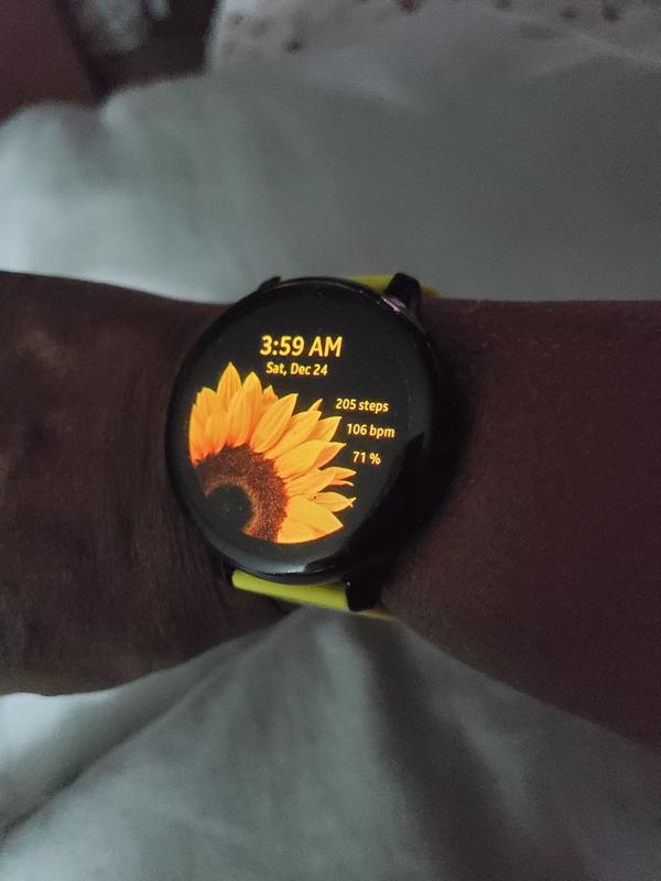 My friend colors yellow and black and it looks great for that