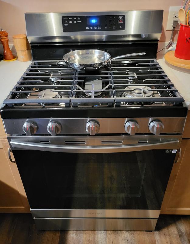 NX60A6111SB Samsung Appliances 6.0 cu. ft. Smart Freestanding Gas Range with  Integrated Griddle in Black BLACK - Jetson TV & Appliance