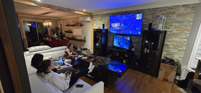 Kids playing games on the tv woth no lags
