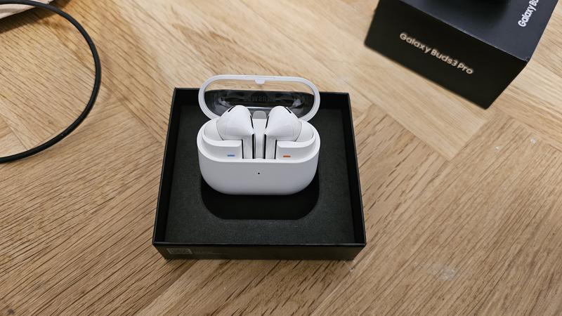 Samsung Galaxy Buds3 Pro ホワイト SM-R630N Samsung Galaxy Buds3 Pro SM-R630N Wireless Bluetooth Earbuds