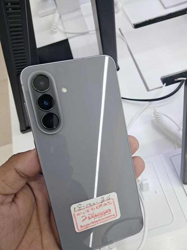 Compra Galaxy A57 5G Awesome Gray 256 GB | Samsung Latinoamérica