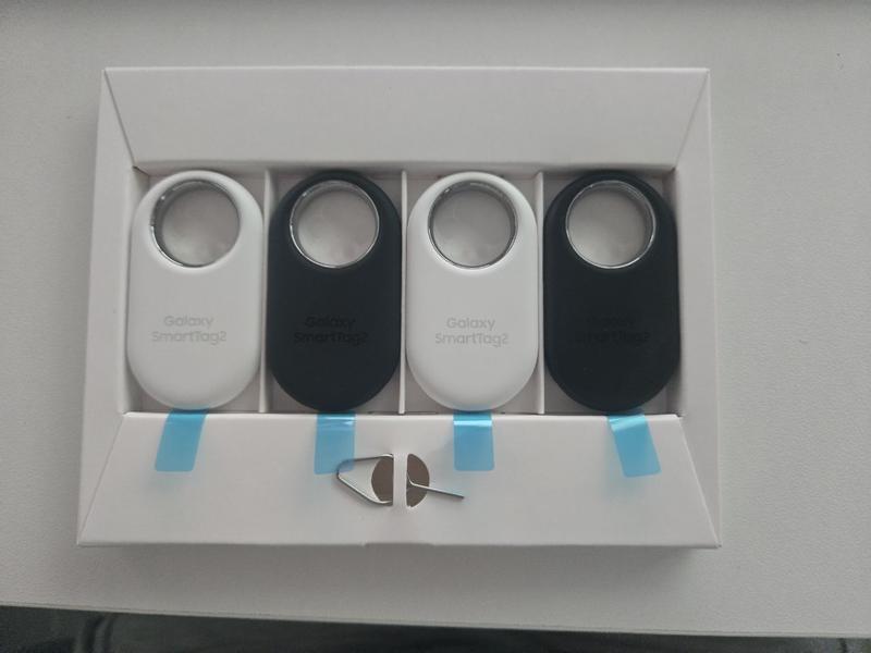 Galaxy SmartTag2 (4 Pack) | Black 2 & White 2 | Samsung BE
