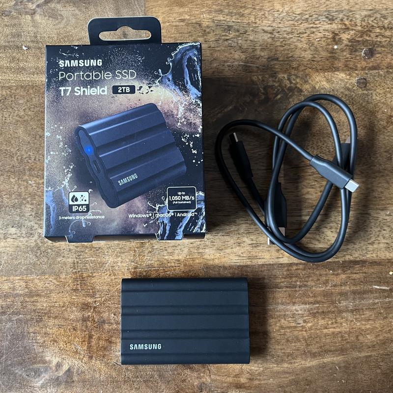 Portable SSD T7 Shield black | Samsung Nederland