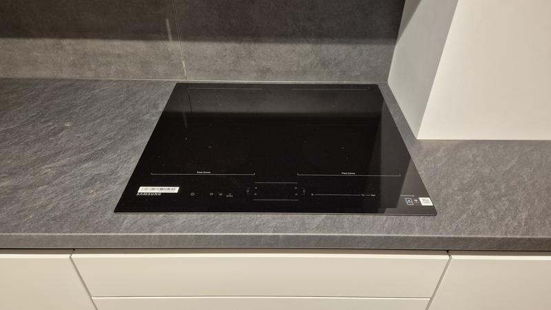 NZ8500BM Pianurë me sistemin Dual Flex Zone dhe lidhje Wi-Fi