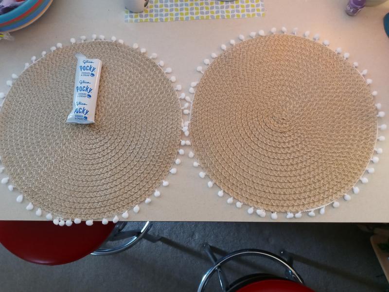 Pompom place mats