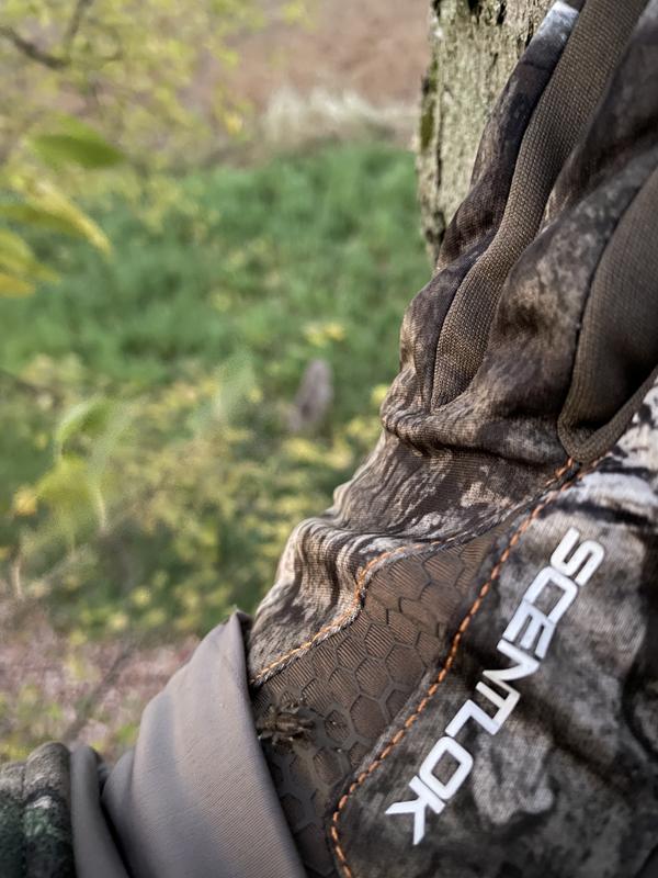 Bow hunting gloves with cheap release hole