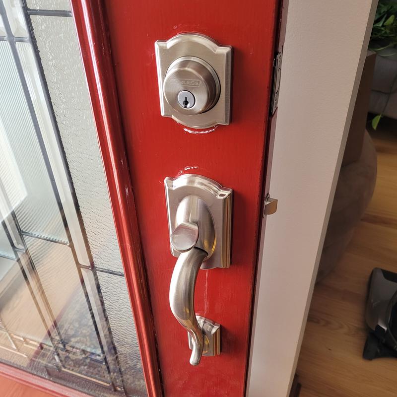 Replacement Door Handle and dead bolt.