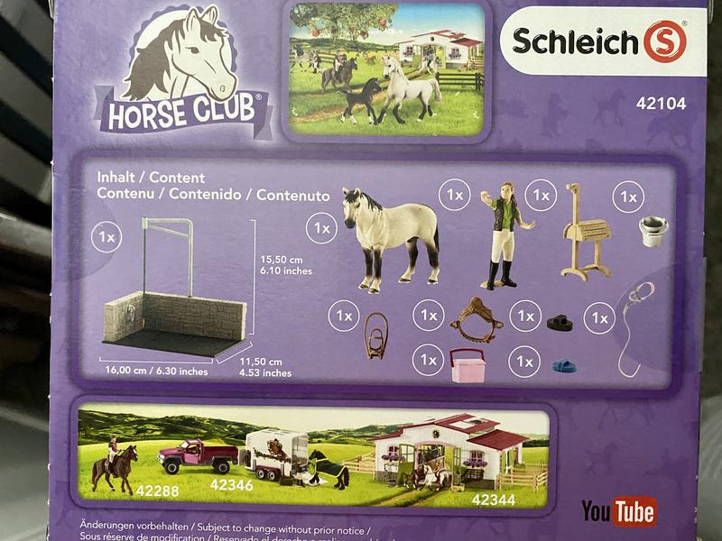 NEW SCHLEICH 42104 Horse Wash Area with Horse & Stable Girl & Accessories 