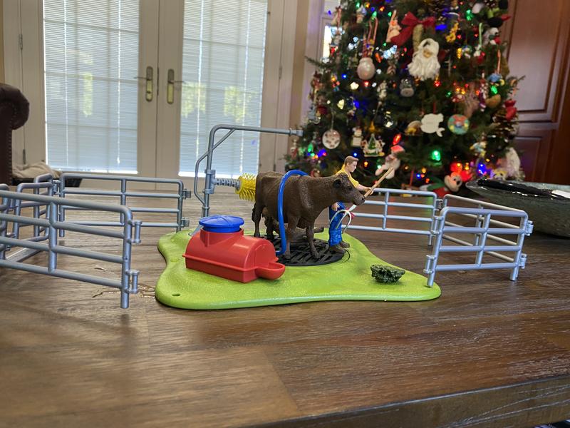 Fence and other farm accessories are included