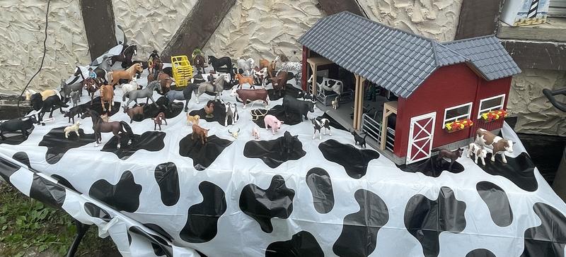 Large farm with Black Angus 72102 FARM WORLD | Schleich USA Inc. Large farm with Black Angus 72102 FARM WORLD | Schleich USA Inc.