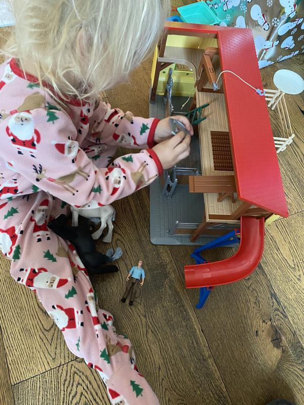 3 year old loves this stable!