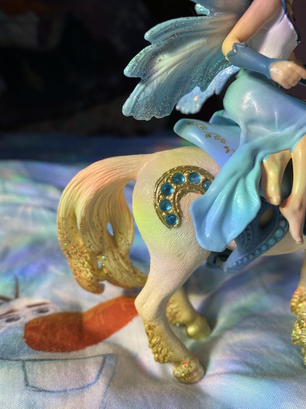 Love the rhinestone horse shoe
