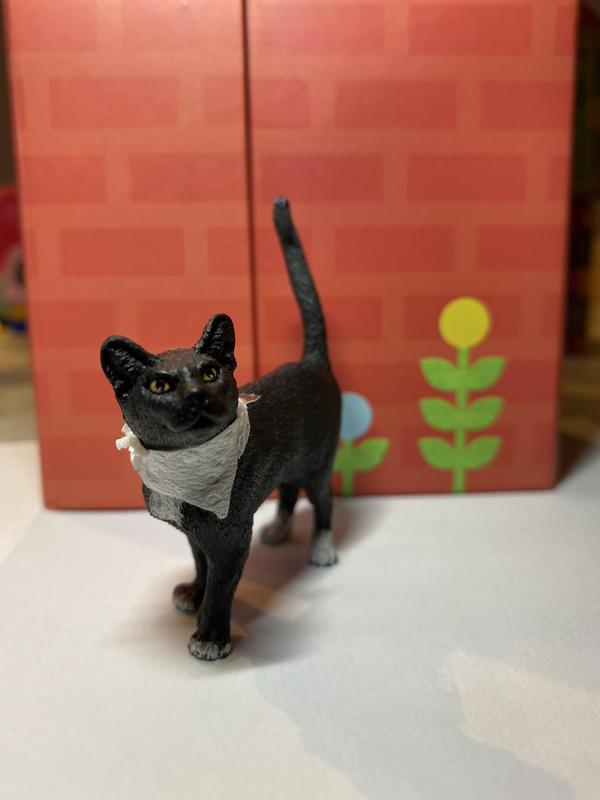 Figaro, with a napkin!