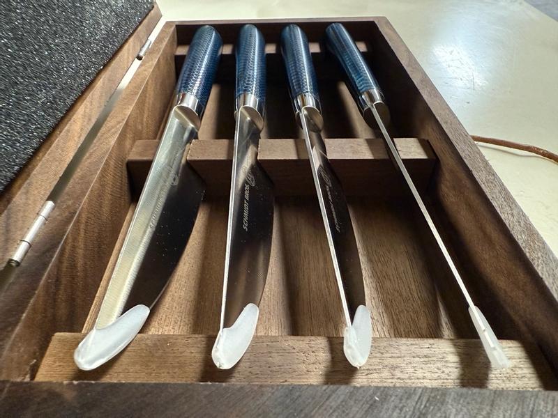 Customer photo for "Steak knives"