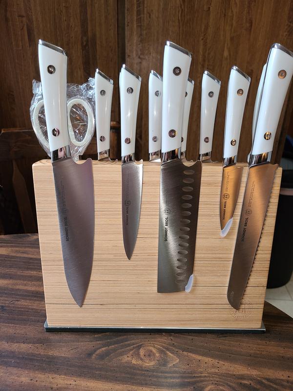 Good looking knife set.