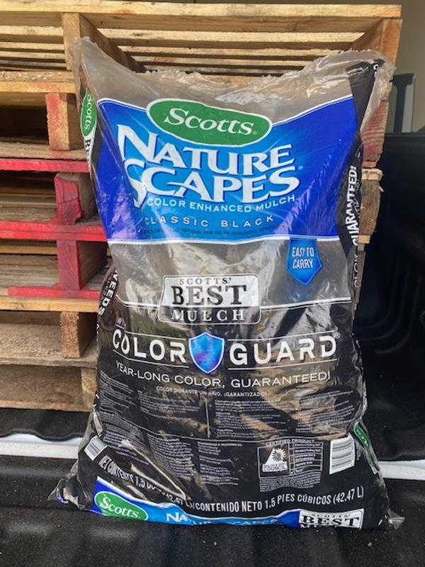 Scotts Nature Scapes Color Enhanced 1.5-cu ft Classic Black Blend Mulch in  the Bagged Mulch department at