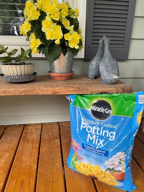 Miracle Gro Moisture Control Potting Mix