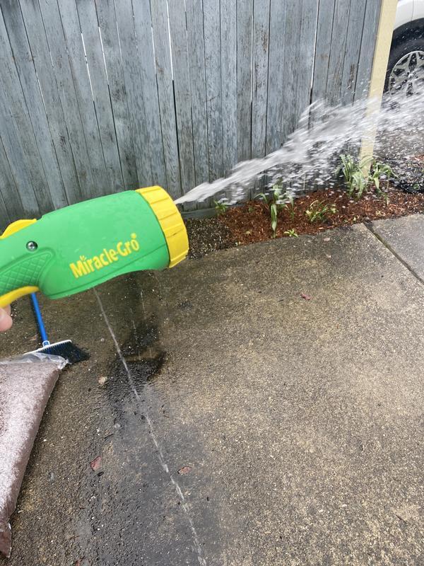 The water doesn’t even go into the feeder