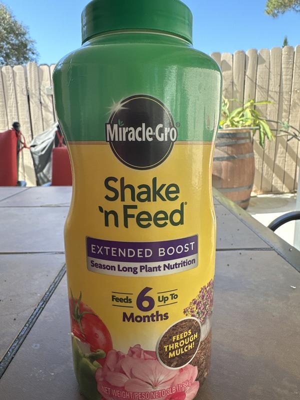 Miracle-Gro Shake N Feed Boost Plant Food, Rose & Bloom - 4.5 lb jug