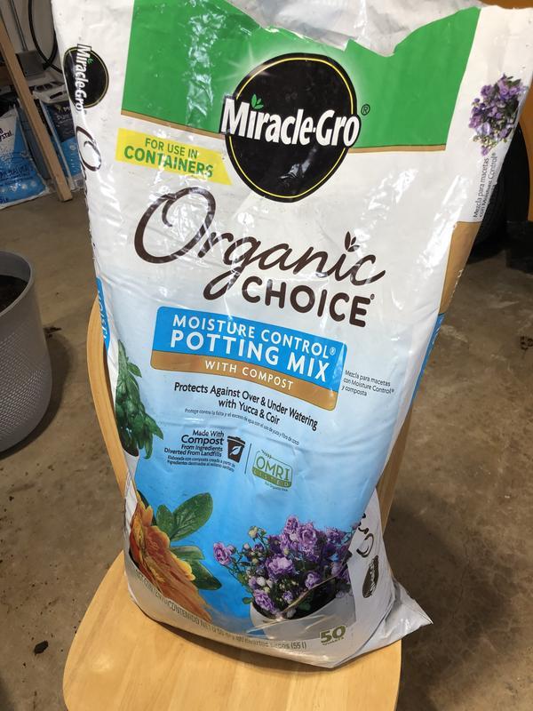 Miracle-Gro Moisture Control Potting Mix | ScottsMiracle-Gro US