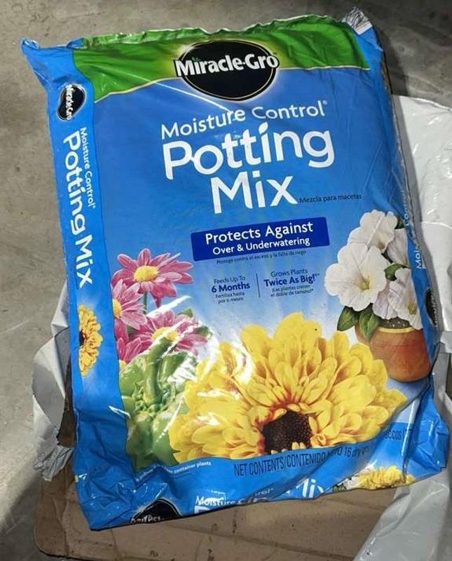 Miracle-Gro 2 cu.ft. Moisture Control Potting Soil Mix 75552304 - The Home  Depot