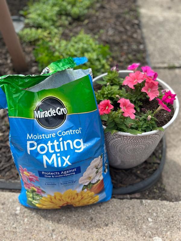 Miracle-Gro Moisture Control Potting Mix | ScottsMiracle-Gro US