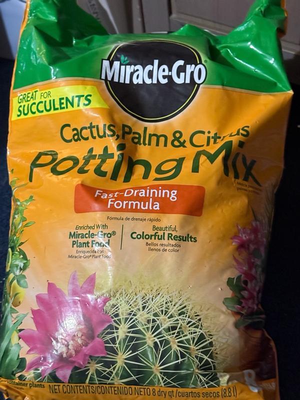 Miracle-Gro Indoor Potting Mix for Cactus & Succulent, 8 QT - 73078430 |  Blain's Farm & Fleet