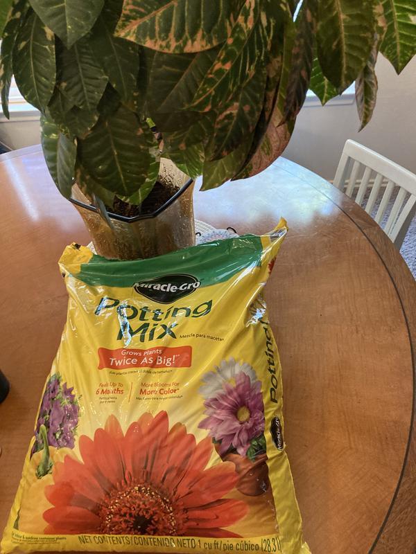 Miracle-Gro Potting Mix - 75678309 | Blain's Farm & Fleet