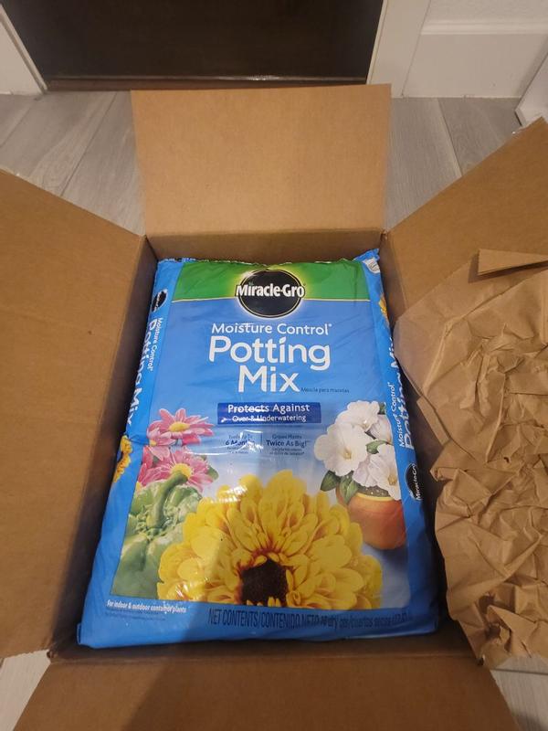 Miracle-Gro Moisture Control Potting Mix | ScottsMiracle-Gro US