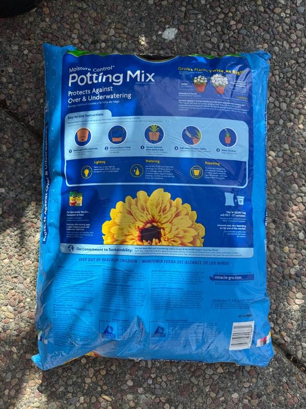 Miracle-Gro Moisture Control Potting Mix | ScottsMiracle-Gro US