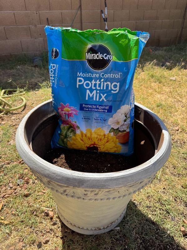 Miracle-Gro Moisture Control Potting Mix - 75578309 | Blain's Farm & Fleet