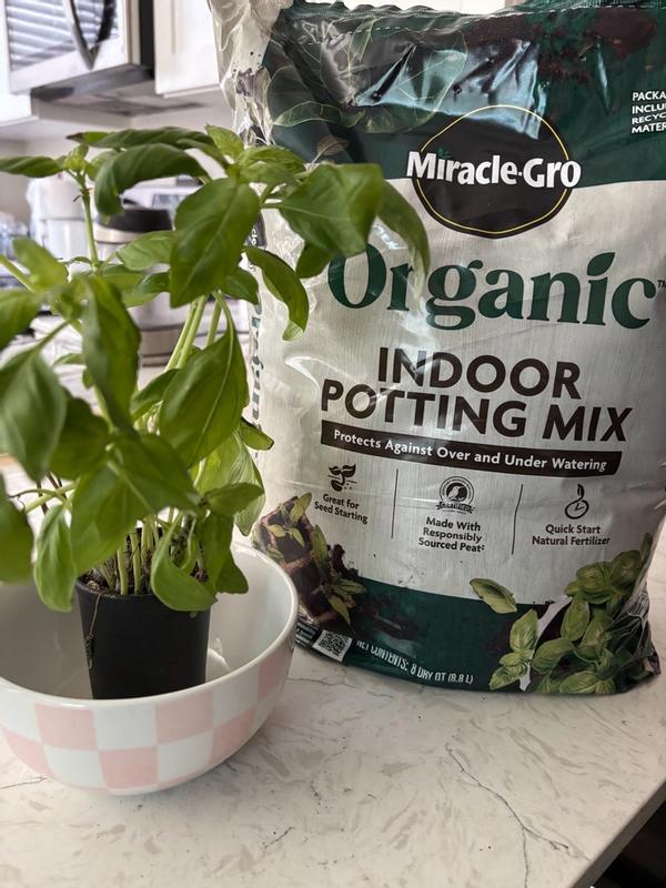Miracle-Gro 8 Quart Organic Indoor Potting Mix - 74178430 | Blain's Farm &  Fleet
