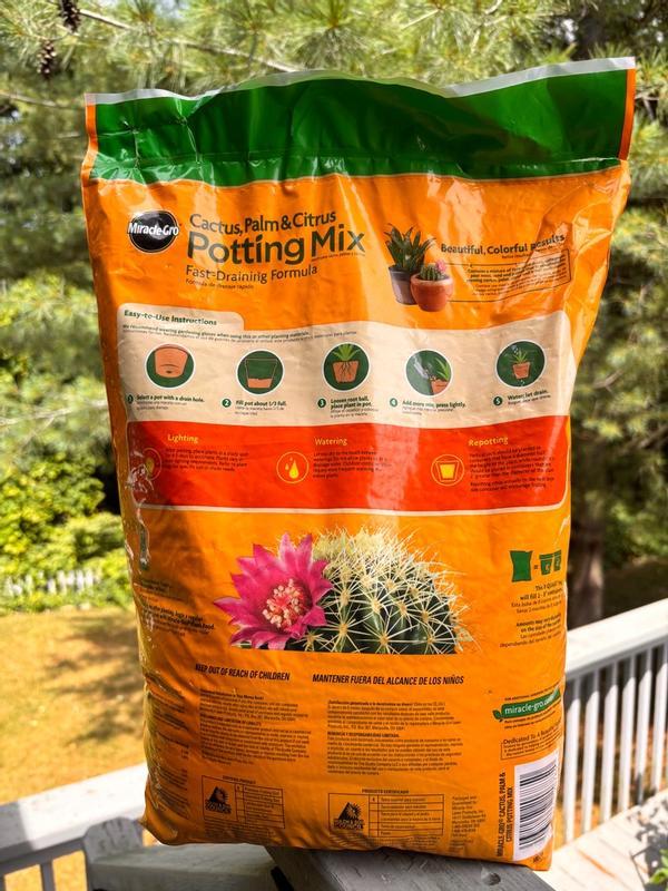 Miracle-Gro Indoor Potting Mix for Cactus & Succulent, 8 QT - 73078430 |  Blain's Farm & Fleet