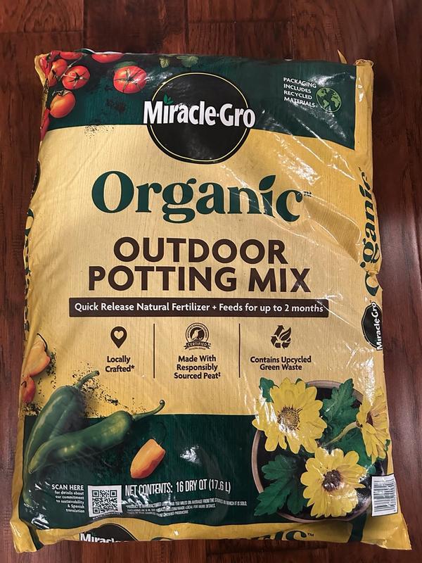 Miracle-Gro 25 Quart Organic Outdoor Potting Mix - 71281430 | Blain's Farm  & Fleet