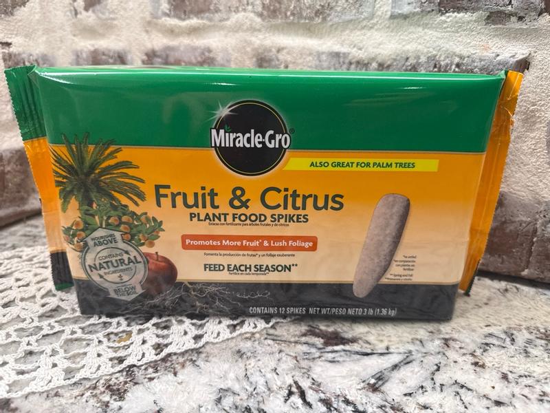 Miracle-Gro® Fruit & Citrus Plant Food Spikes | ScottsMiracle-Gro US