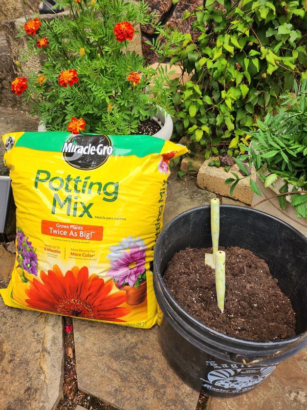 Miracle-Gro Potting Mix | ScottsMiracle-Gro US