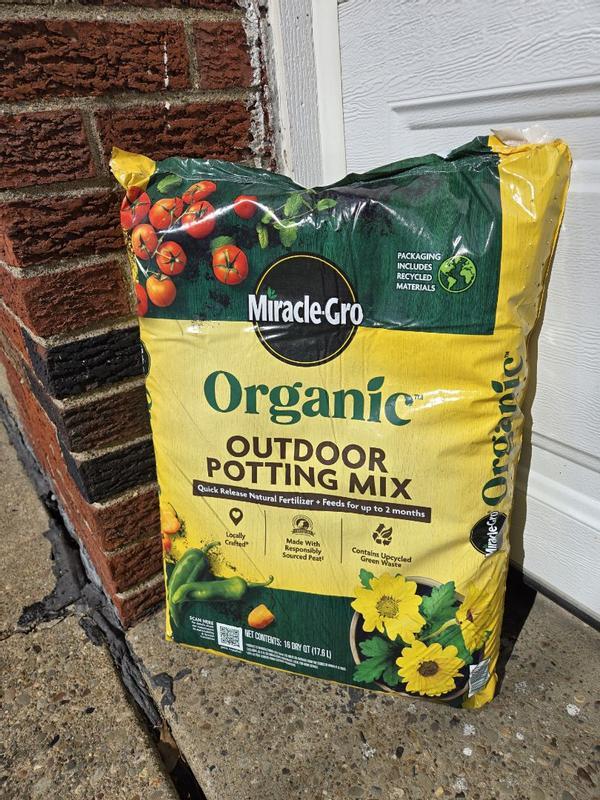 Miracle-Gro 25 Quart Organic Outdoor Potting Mix - 71281430 | Blain's Farm  & Fleet