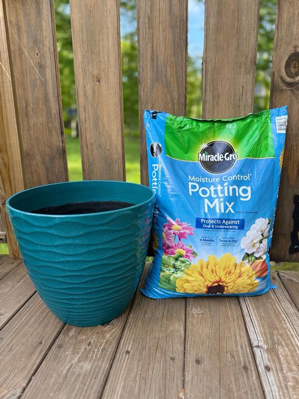 Miracle Gro Moisture Control Potting Mix