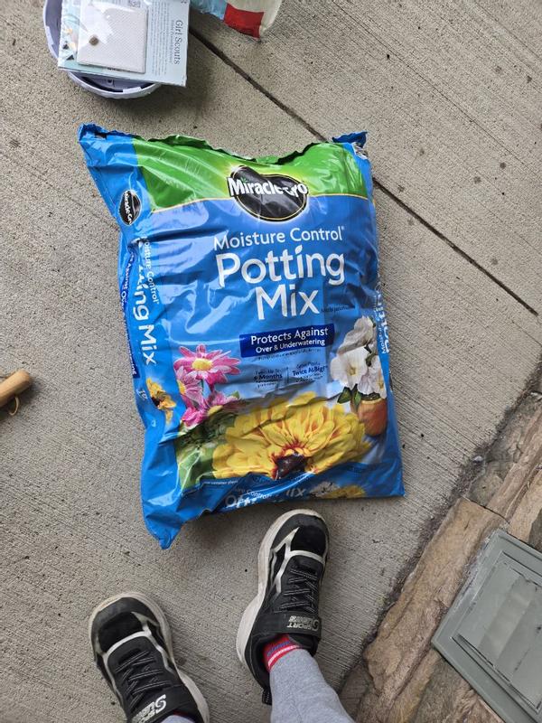 Miracle Gro Moisture Control Potting Mix