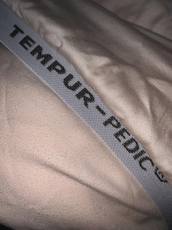 Great thick stretch band on fitted sheet