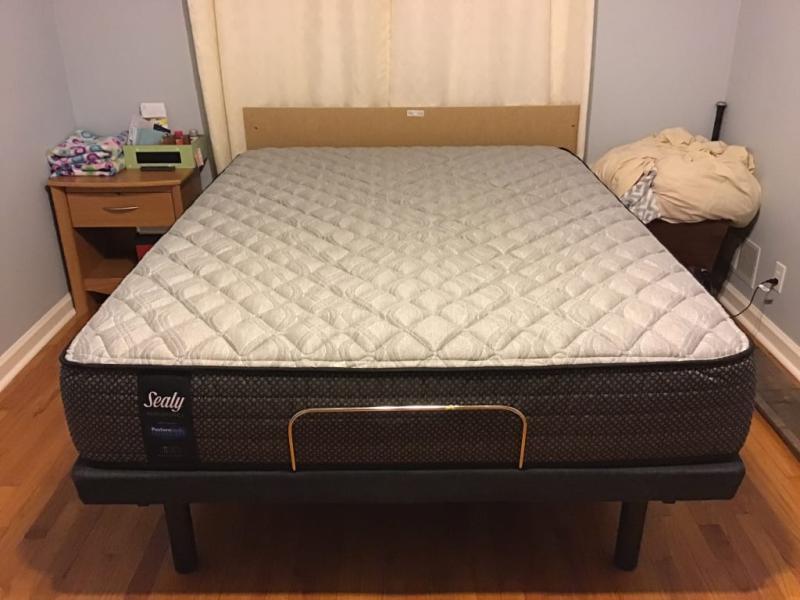 Such a Sealy bed!!