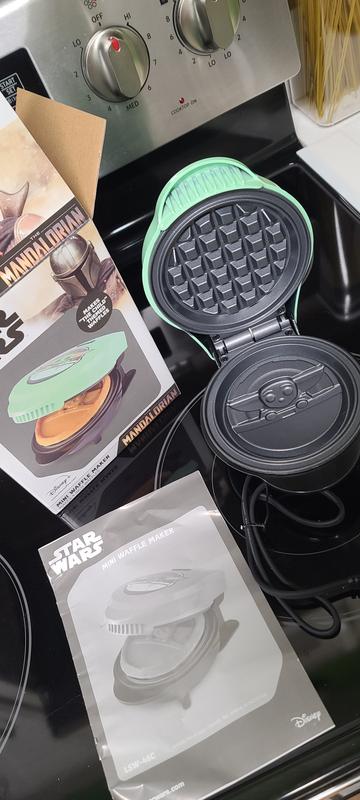Star Wars - Green The Mandalorian The Child Mini Waffle Maker