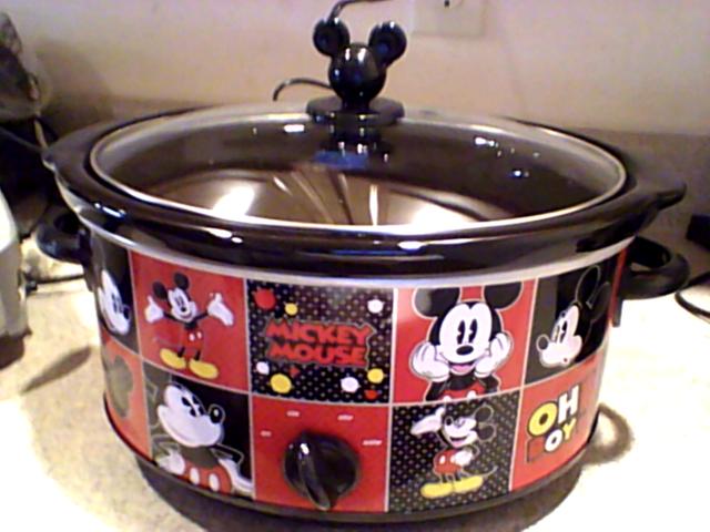 Disney 5 Qt Crock Pot + 20 Oz Dipper DCM-502 Oval Slow Cooker Mickey Mouse  Red
