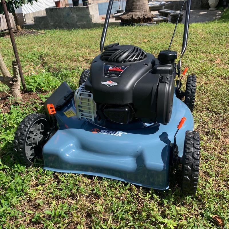 SENIX 20-in Gas Push Lawn Mower with 125-cc Briggs and Stratton Engine in  the Gas Push Lawn Mowers department at