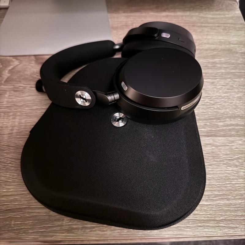 Customer photo for "Impressive pair of headphones that are worth the money"